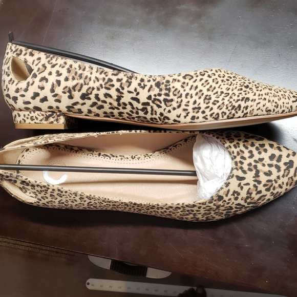 Journey Collection Devon Leopard Flats - Picture 2 of 7